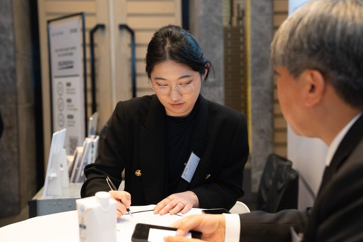 IBM Beyond Storage 행사에서 인터뷰를 진행하고 있는 리캐치 그로스랩